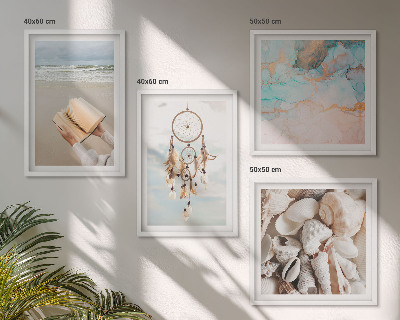 Tavelvägg ovanför soffa Snäckskal boho bok