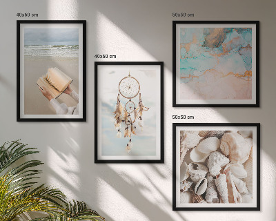 Tavelvägg ovanför soffa Snäckskal boho bok