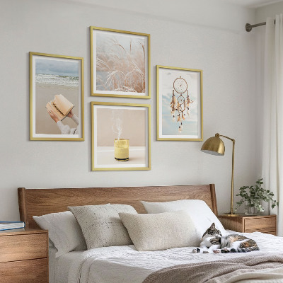 Tavelvägg ovanför soffa Sommarlandskap i boho-stil