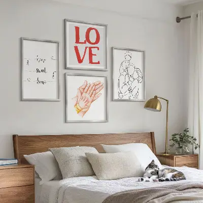 Familjeillustrationer och husskyltar tavelvägg för placering ovanför soffa