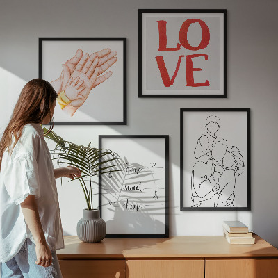 Tavelvägg ovanför soffa Familjeillustrationer husskyltar