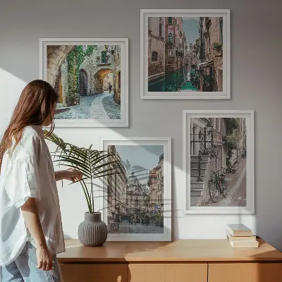 Tavelvägg med 4 tavlor med motiv av venetianska gator och arkitektur vid vatten
