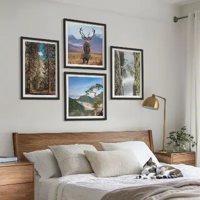 Tavelvägg med 4 tavlor skog, berg och rådjur i naturmotiv