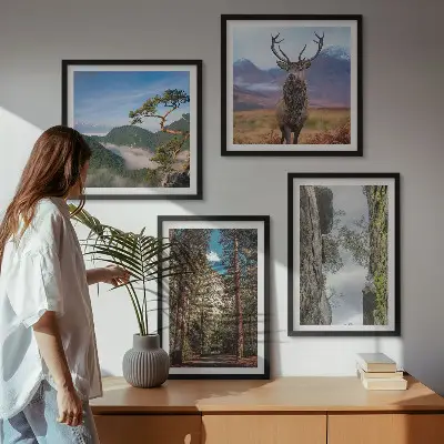 Tavelvägg med 4 tavlor skog, berg och rådjur i naturmotiv