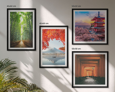 Tavelvägg ovanför soffa Fuji torii bambuskog Japan