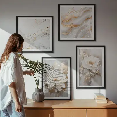 Set med 4 tavlor blommor med ljus bakgrund och marmormönster