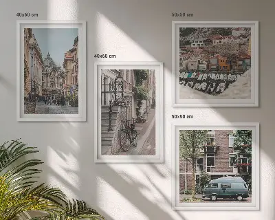 Tavelvägg med stadsvyer motiv av byggnader för vägg ovanför soffa