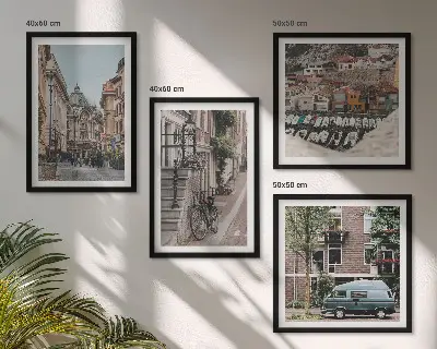 Tavelvägg med stadsvyer motiv av byggnader för vägg ovanför soffa