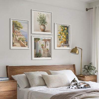 Tavelvägg ovanför soffa Blommor i en vas, ett hav av citroner