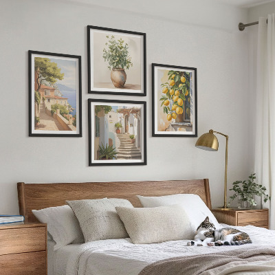 Tavelvägg ovanför soffa Blommor i en vas, ett hav av citroner