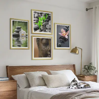 Tavelvägg med motiv av blommor och Buddha fredlig zen-komposition för väggen ovanför soffan