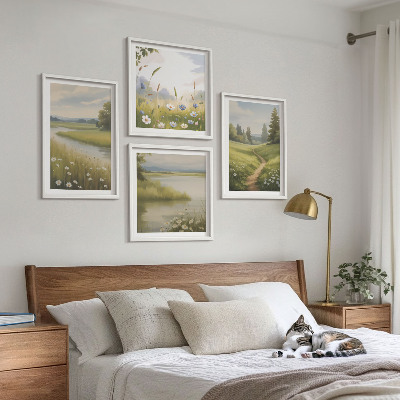 Tavelvägg ovanför soffa Vårlandskap flodäng
