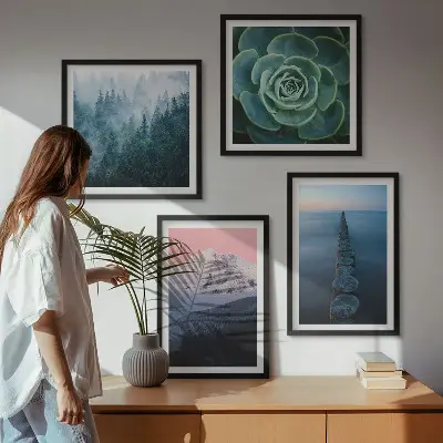 Set med 4 tavlor med motiv av berg, rosa himmel och vatten