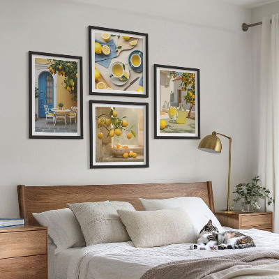 Tavelvägg ovanför soffa Citroner lemonad blå dörr