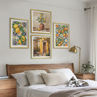Tavelvägg ovanför soffa Citron-orange blommor mönster