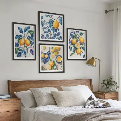 Tavelvägg med 4 tavlor med motiv av citrongrenar med blå blad