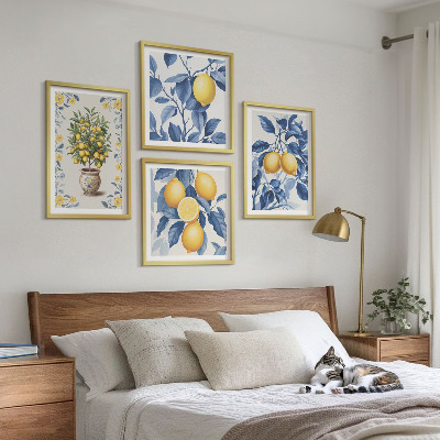 Tavelvägg ovanför soffa Citrongrenar blå blad
