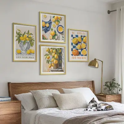 Tavelvägg med retro gula citrusfrukter avsedd att hänga ovanför soffa