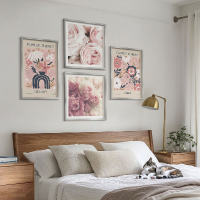 Tavelvägg ovanför soffa Blommotiv rosor Paris