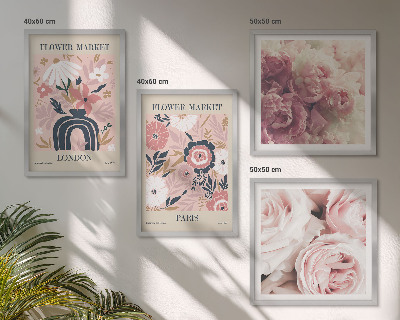 Tavelvägg ovanför soffa Blommotiv rosor Paris