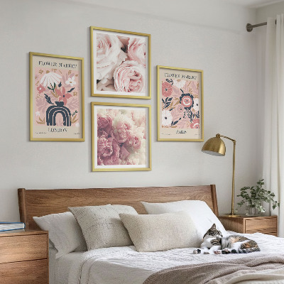 Tavelvägg ovanför soffa Blommotiv rosor Paris
