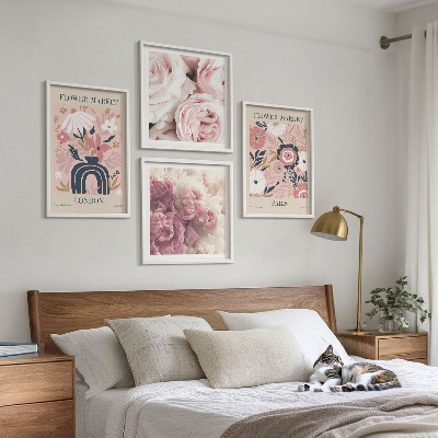 Tavelvägg ovanför soffa Blommotiv rosor Paris