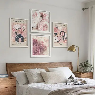 Blommotiv rosor Paris tavelvägg ovanför soffa