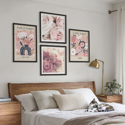 Tavelvägg ovanför soffa Blommotiv rosor Paris