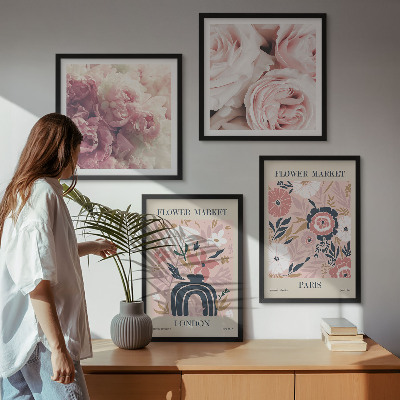 Tavelvägg ovanför soffa Blommotiv rosor Paris