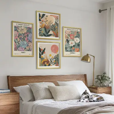 Tavelvägg med 4 blommiga posters motiv från Paris och London