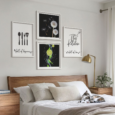 Tavelvägg ovanför soffa Maskrosor lime köksinskriptioner