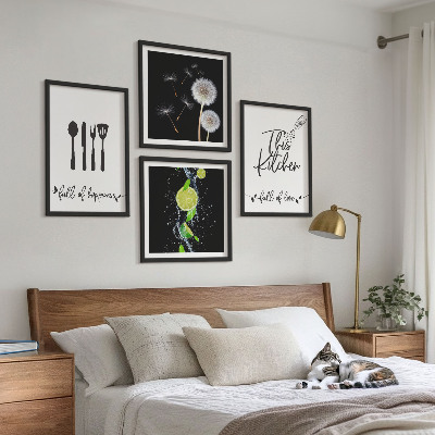 Tavelvägg ovanför soffa Maskrosor lime köksinskriptioner