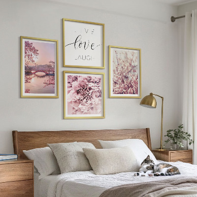 Tavelvägg ovanför soffa Blomsterbron Livsinspiration