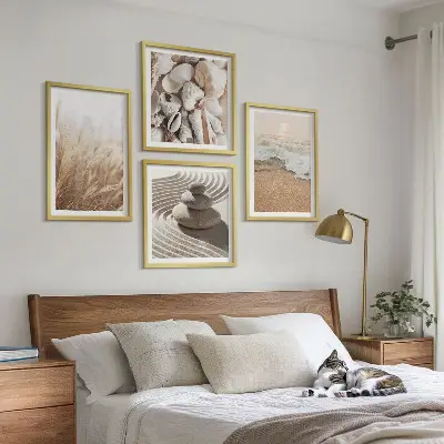 Tavelvägg med 4 tavlor med strandmotiv av snäckor och vågor