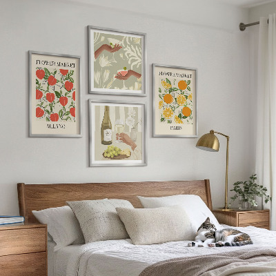 Tavelvägg ovanför soffa Blommor vin Milano Paris