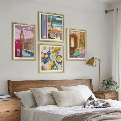 Tavelvägg med stadsbilder motiv från Paris och London