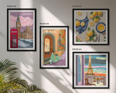 Tavelvägg ovanför soffa Stadsbilder Paris London Frankrike