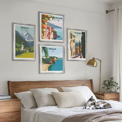 Tavelvägg ovanför soffa Bergslandskap och städer