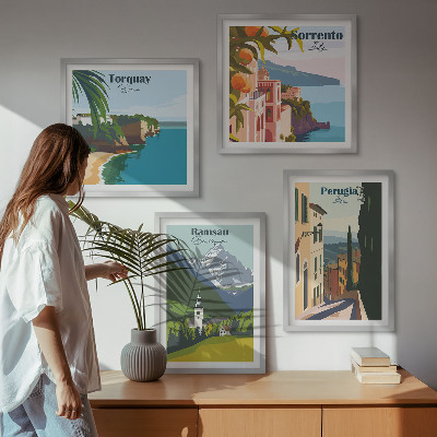 Tavelvägg ovanför soffa Bergslandskap och städer