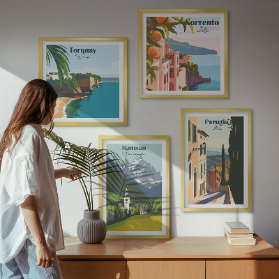 Tavelvägg ovanför soffa Bergslandskap och städer
