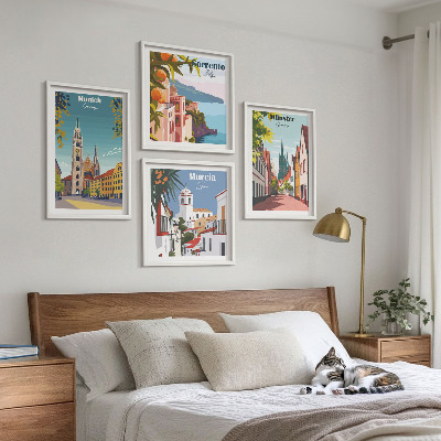 Tavelvägg ovanför soffa Europeiska städer i färgillustrationer