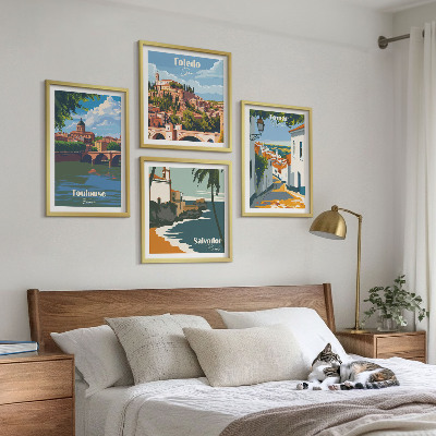 Tavelvägg ovanför soffa Retro stadsgrafik