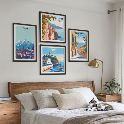 Tavelvägg ovanför soffa Färgglada illustrationer av retrostäder