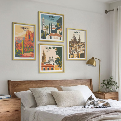 Tavelvägg ovanför soffa Retro stadsbilder Sedona Sintra