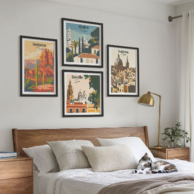 Tavelvägg ovanför soffa Retro stadsbilder Sedona Sintra