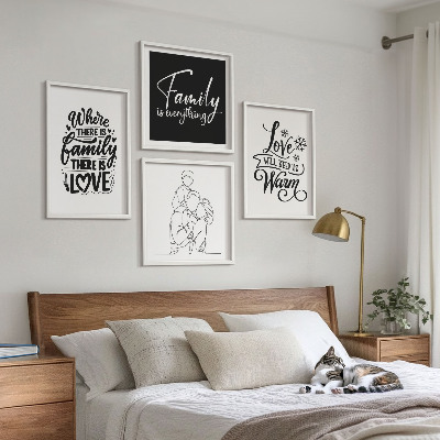 Tavelvägg ovanför soffa Familj, kärlek, värme, hem