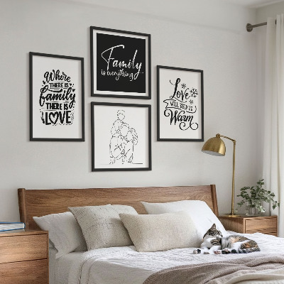Tavelvägg ovanför soffa Familj, kärlek, värme, hem