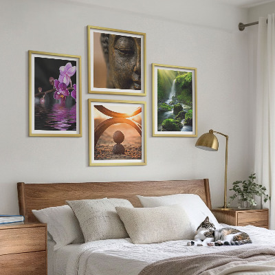 Tavelvägg ovanför soffa Blommor i vattnet vid Buddha-vattenfallet