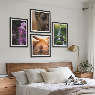 Tavelvägg ovanför soffa Blommor i vattnet vid Buddha-vattenfallet