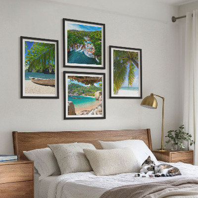 Tavelvägg ovanför soffa Strand, båt, vattenfall, palmer